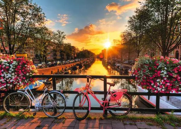 RAVENSBURGER 1000PC - BICYCLES IN AMSTERDAM