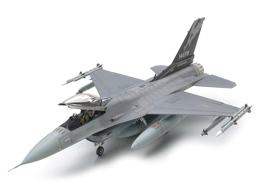 Tamiya 61101 1/48 Lockheed F-16C Block 25/32 Fighting Falcon