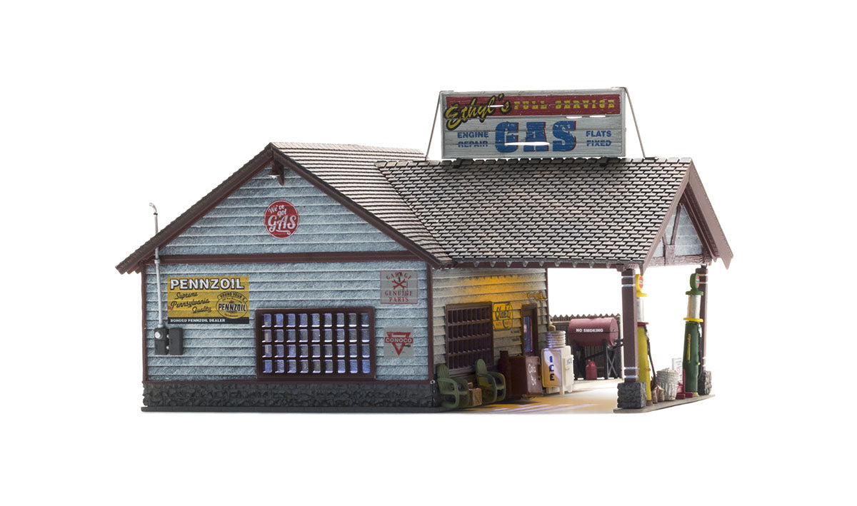 WOODLAND SCENICS Ethyl's Gas & Service - HO Scale