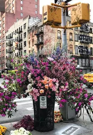 RAVENSBURGER 300PC - FLOWERS IN NEW YORK