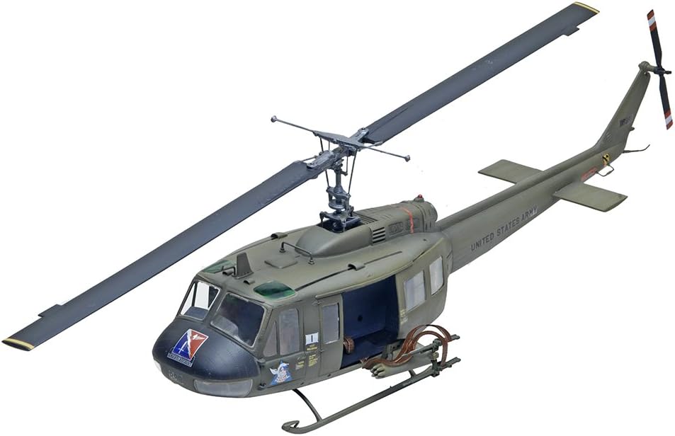 Revell 1/32  UH-1D Huey Gunship/Canadian Rescue