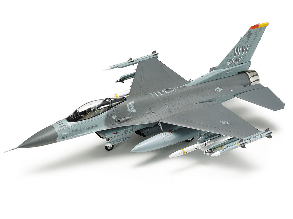 Tamiya 60788 1/72 F-16 CJ Fighting Falcon w/Equipment