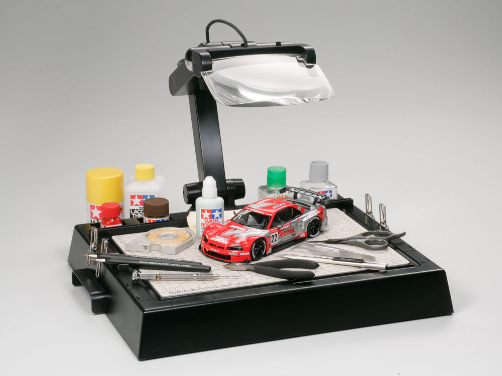 Tamiya Work Station w/Magnifying Lens/Light