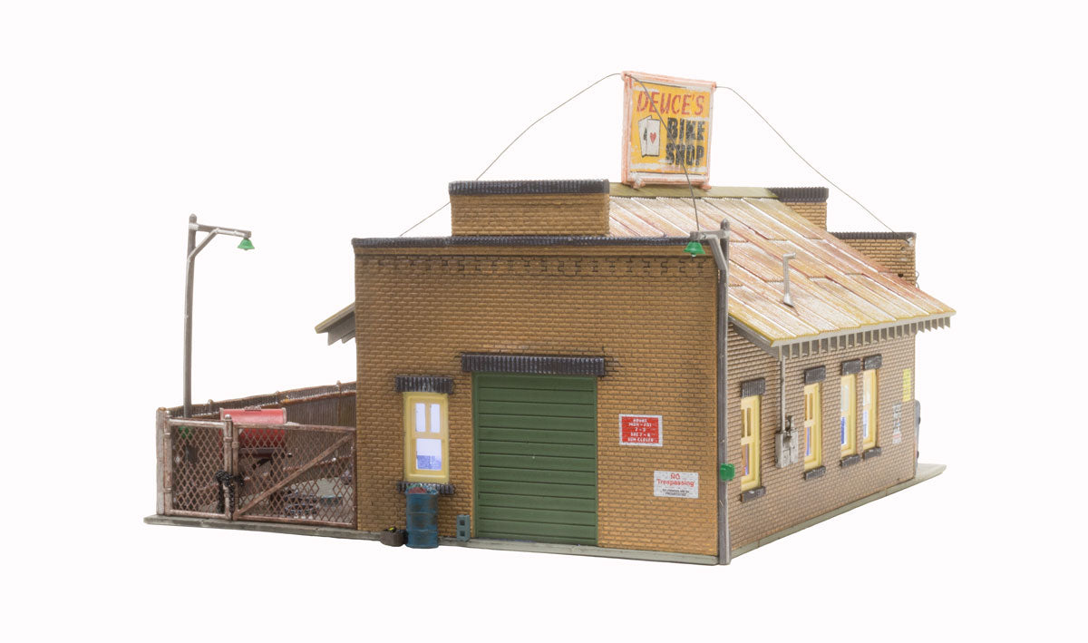 WOODLAND SCENICS Deuce's Bike Shop - HO Scale
