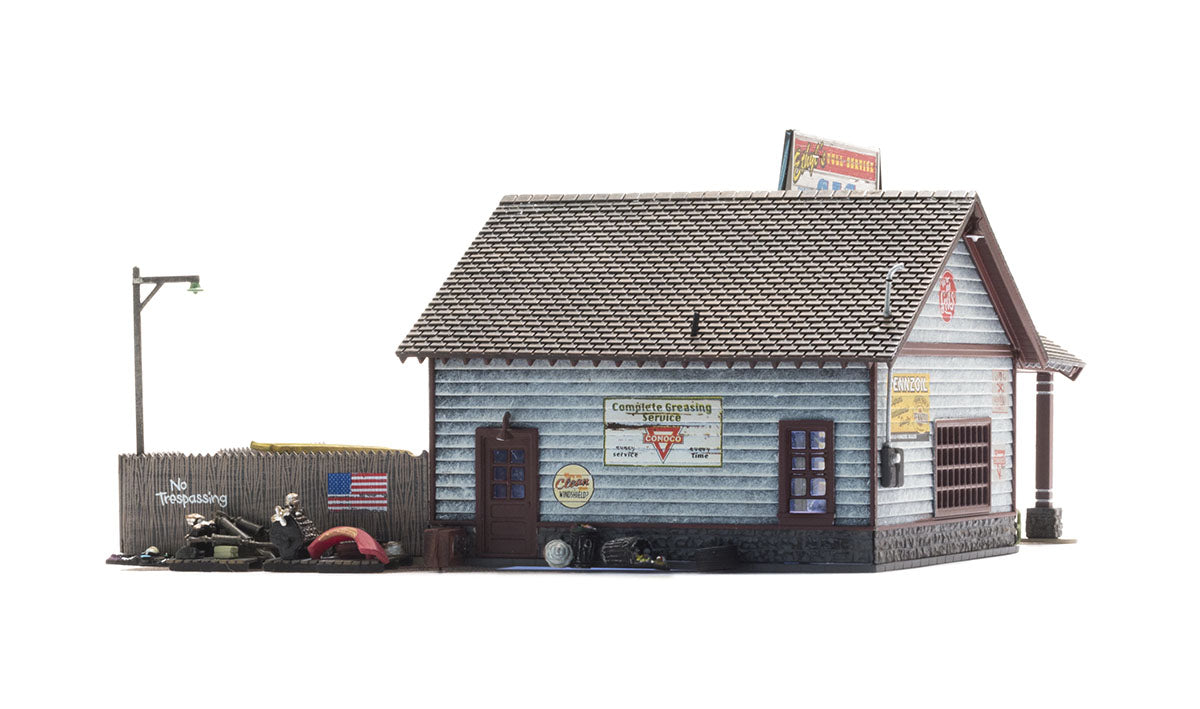 WOODLAND SCENICS Ethyl's Gas & Service - HO Scale