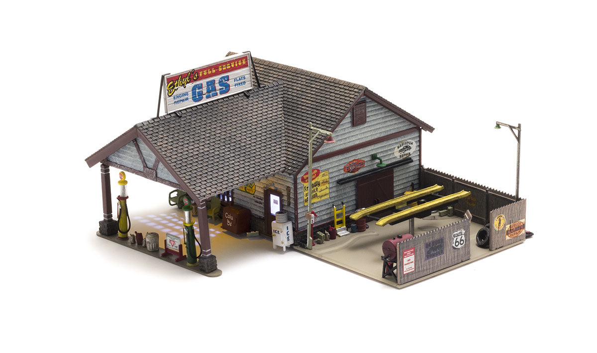 WOODLAND SCENICS Ethyl's Gas & Service - HO Scale
