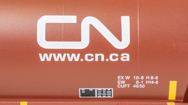 Bachmann 19103 - Canadian 4 Bay Cylindrical Grain Hopper - CN #377375 (Oxide Red)