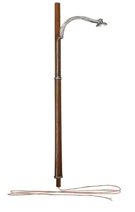 WOODLAND SCENICS N Street Lights Wooden Pole (3 Lights)