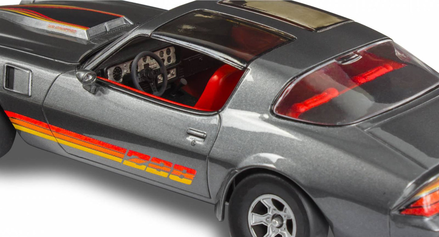 Revell 1/25 1981 Chevy Camaro Z-28
