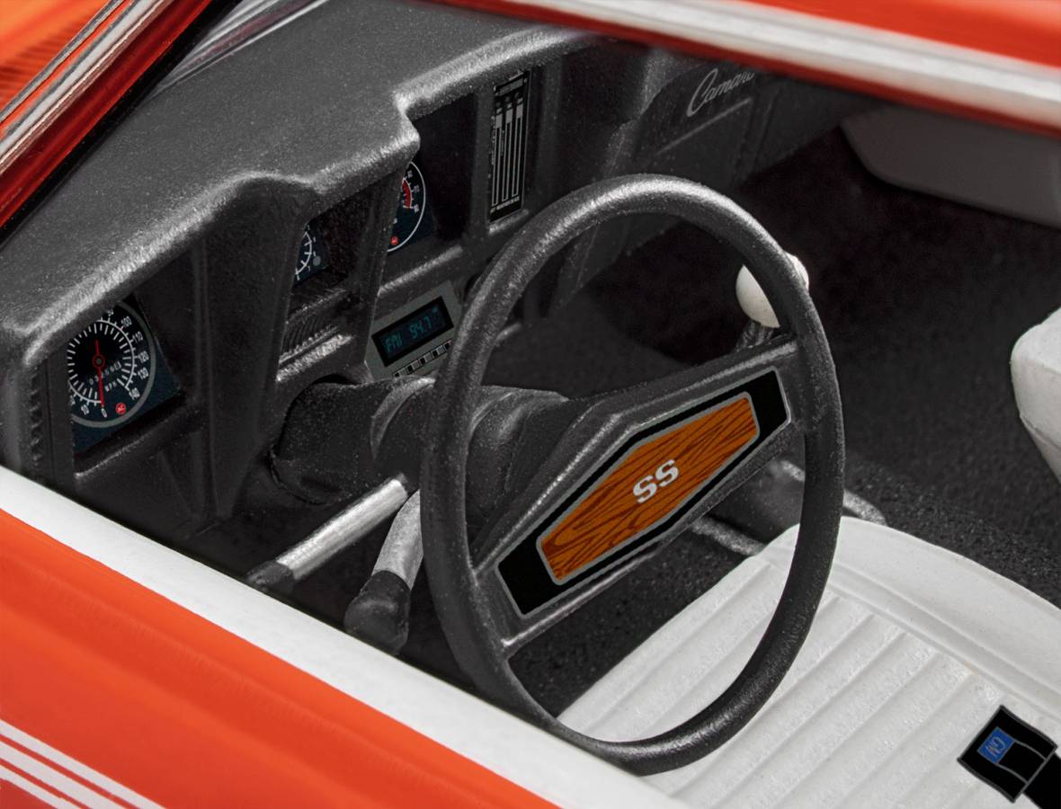 Revell 1/25 69 Chevy Camaro SS
